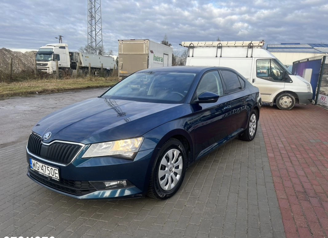 Skoda Superb cena 59900 przebieg: 223458, rok produkcji 2017 z Wodzisław Śląski małe 56